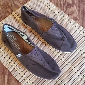 Toms brown canvas size 6 great condition